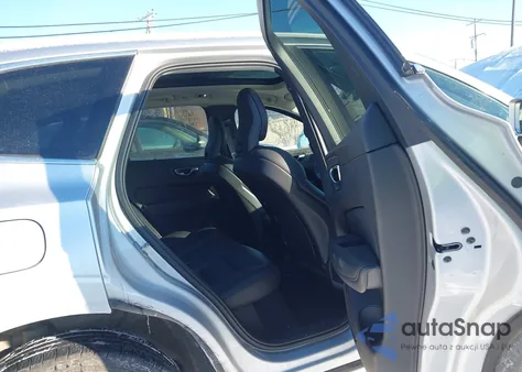 2020 Volvo Xc60 T5 Momentum z USA, uszkodzony, nr VIN YV4102DK9L1598953